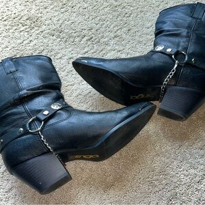 Dingo Black Leather Star-Studded Boots